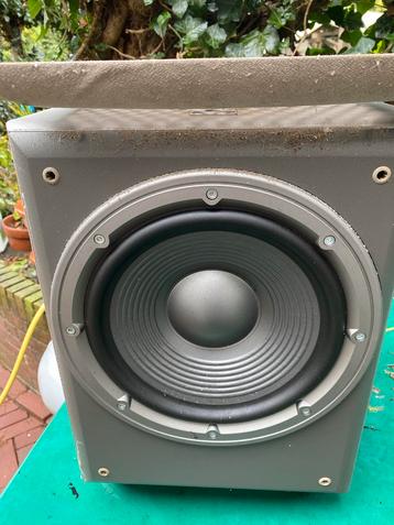 Bas reflex box . Bas luidspreker beschikbaar voor biedingen