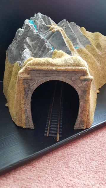 Kibri Tunnel.  Fleischmann. Marklin.  beschikbaar voor biedingen