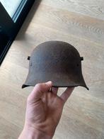 WW1 Duitse M16 Helm battledamage, Ophalen of Verzenden, Landmacht, Duitsland, Helm of Baret