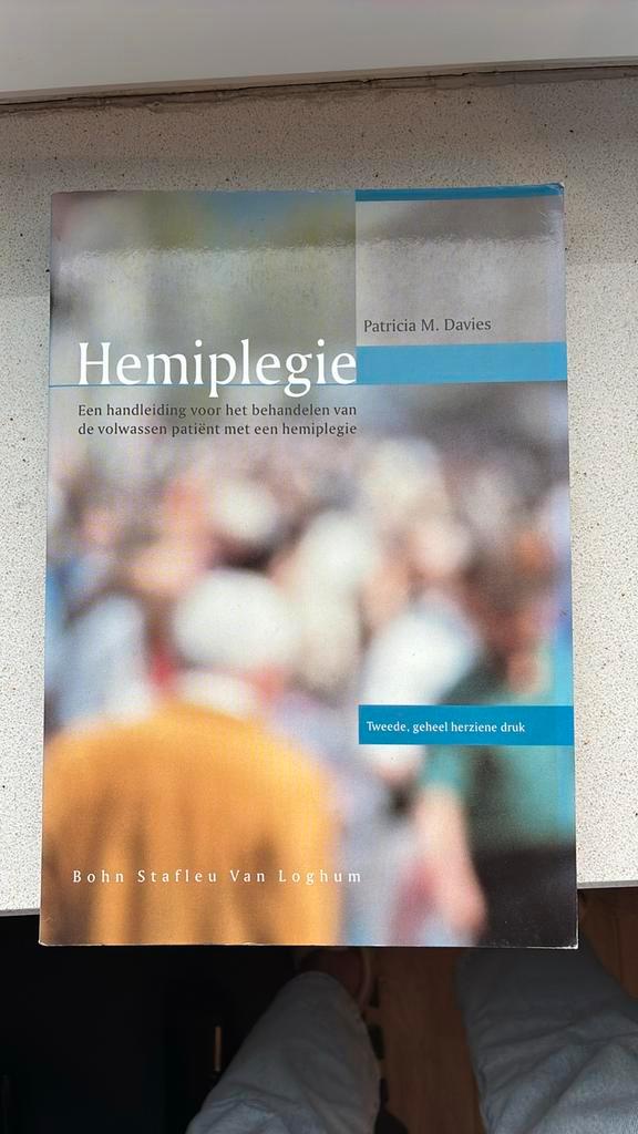 P.M. Davies - Hemiplegie, Boeken, Wetenschap, Zo goed als nieuw, Sociale wetenschap, Ophalen of Verzenden