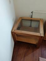 Mooie salontafel 70 bij 70 cm bij 52 cm H met glasplaat, Ophalen, Zo goed als nieuw