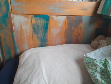 Houten bed steigerhout look beschikbaar voor biedingen