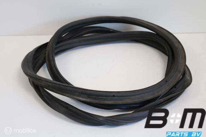 Achterkleprubber VW Golf 5 1K6827705C, Auto-onderdelen, Interieur en Bekleding, Gebruikt