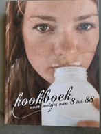 Kookboek voor meisjes 8 tot 88 - Hardcover, Boeken, Gezond koken, Nijdam van der Rijst & Marcel van Driel, Zo goed als nieuw, Europa