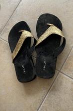 DAMES slippers met dikke zool, goud / zwart, mt 40, merk KA, Slippers, Zwart, Ophalen of Verzenden, Zo goed als nieuw