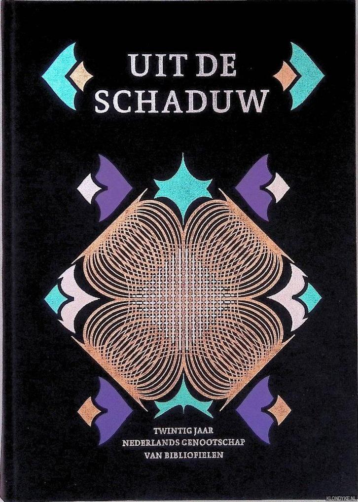 Uit de schaduw Twintig jaar Nederl. Genootschap bibliofielen, Boeken, Overige Boeken, Zo goed als nieuw, Ophalen of Verzenden