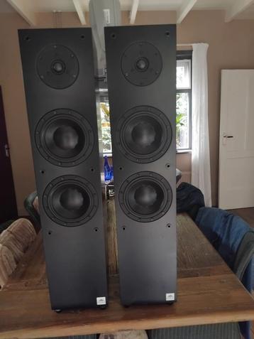 Alpha Speak luidsprekers. beschikbaar voor biedingen