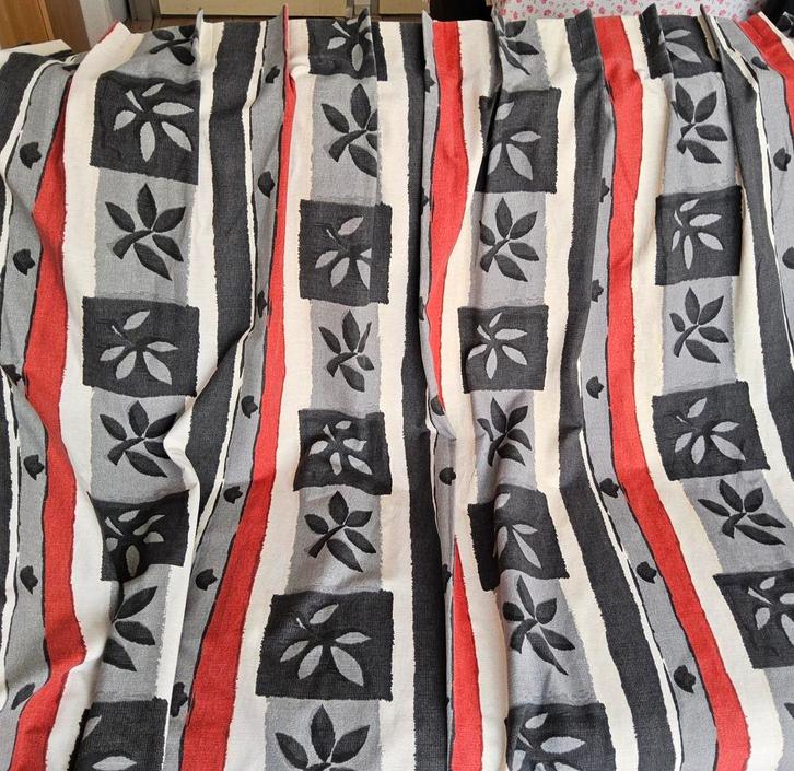 2 Gordijnen van 252 cm hoog en resp. 132 cm en 80 cm breed, Huis en Inrichting, Stoffering | Gordijnen en Lamellen, Zo goed als nieuw