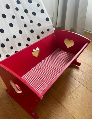 poppenbed hout + gratis poppenwagen beschikbaar voor biedingen