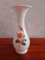 Vintage melkglas opaline vaas, Antiek en Kunst, Ophalen of Verzenden