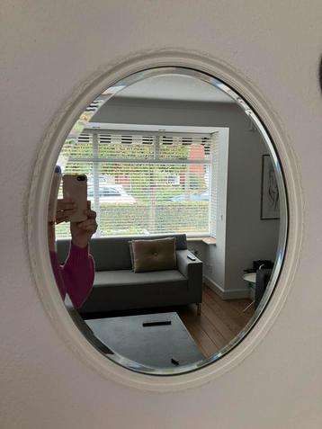 Ovale witte spiegel met facet geslepen glas 44 x 54 cm beschikbaar voor biedingen