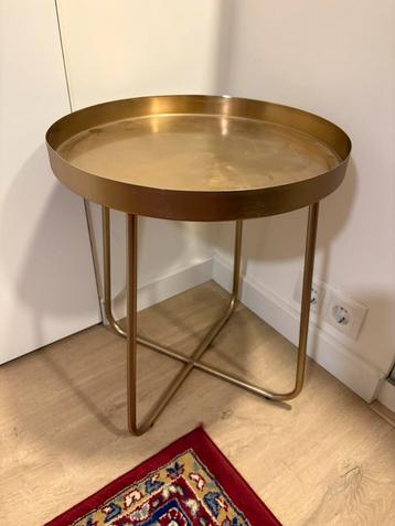 Gouden bijzettafeltje beschikbaar voor biedingen