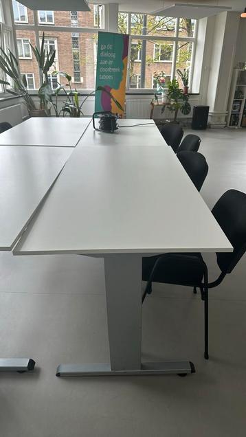 GRATIS twee bureautafels