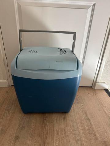 Koelbox 12v -merk Cooly met omvormer beschikbaar voor biedingen