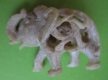 Nieuw handgemaakt miniatuur beeldje olifant met baby in buik beschikbaar voor biedingen