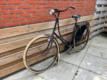 Antieke gezelle (rond 1945) beschikbaar voor biedingen