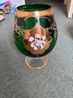 Antieke groene vaas met gouden details en bloemmotief, Ophalen