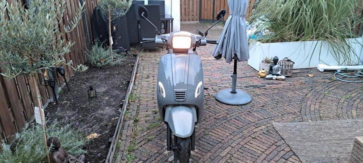 Senzo Riva 2019 - 25km brommer met begrenzer, Fietsen en Brommers, Scooters | Yamaha, Gebruikt, Overige modellen, Maximaal 25 km/u