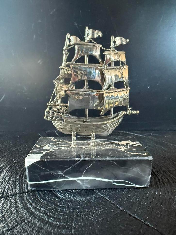 Zilveren driemaster / zeilschip op voet van marmer, Antiek en Kunst, Antiek | Goud en Zilver, Ophalen of Verzenden