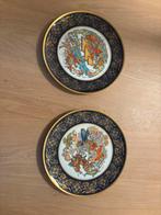 Twee decoratieve borden met gouden rand, Ophalen