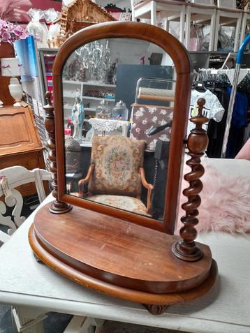 Antieke kap spiegel beschikbaar voor biedingen
