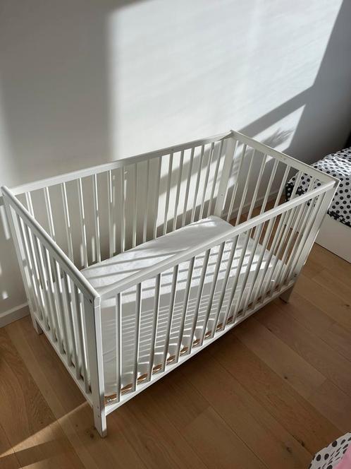 Wit ikea ledikant, compleet, Kinderen en Baby's, Babywiegjes en Ledikanten, Gebruikt, Ledikant, Ophalen