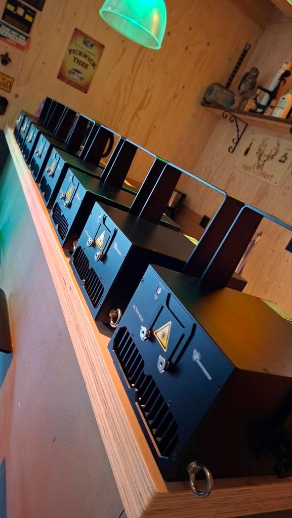 16x Compact 10 RGB Lasers Krachtige Lasers voor Evenementen, Muziek en Instrumenten, Licht en Laser, Ophalen