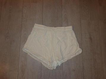 cremkleurige dames korte broek van MONKI, maat M   beschikbaar voor biedingen