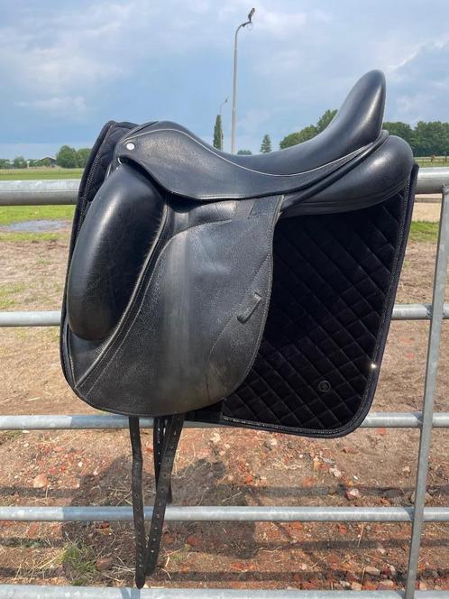Custom dressuurzadel, Dieren en Toebehoren, Paarden en Pony's | Zadels, Gebruikt, Dressuur, Ophalen of Verzenden
