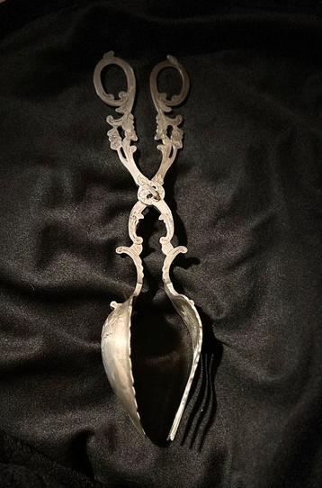 Antieke slacouvert beschikbaar voor biedingen