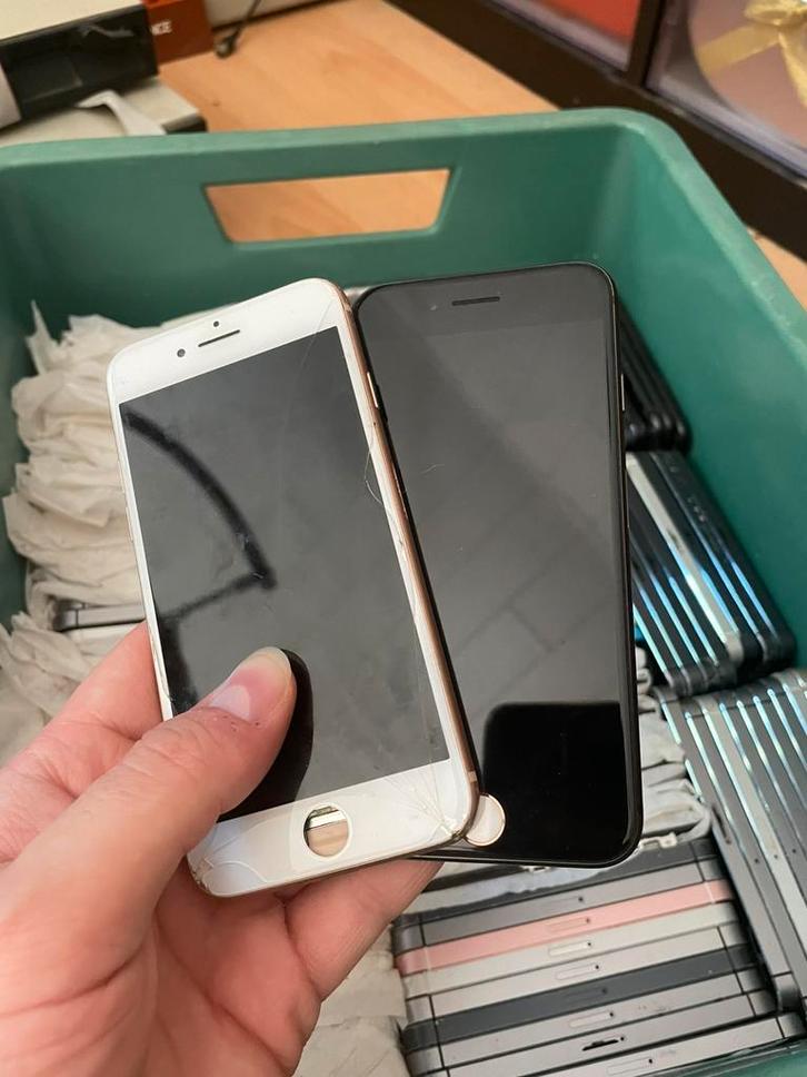 Groot lot iPhones 100+ en iPads 30+ voor onderdelen, Telecommunicatie, Mobiele telefoons | Apple iPhone, Zo goed als nieuw, Ophalen
