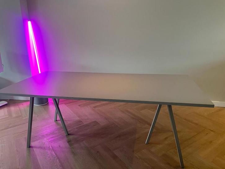HAY Loop Stand Tafel - Grijs Linoleum - 200cm (3 jaar oud), Huis en Inrichting, Tafels | Eettafels, Zo goed als nieuw, 50 tot 100 cm
