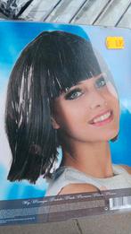 30 Pruiken carnaval bob pruik zwart zilver, Ophalen, Zo goed als nieuw, Hoed of Pruik, Carnaval