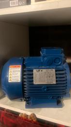 3 phase synchroneus motor 4 kw NIEUW, Doe-het-zelf en Verbouw, Motoren, Ophalen, Zo goed als nieuw, Elektromotor
