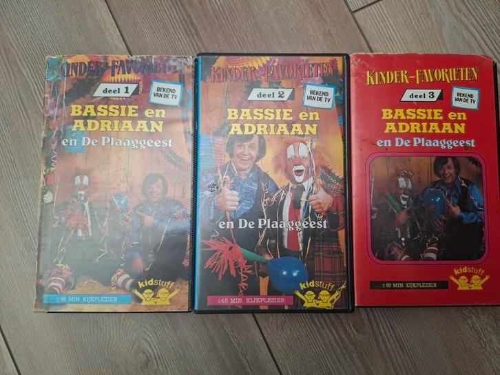 Bassie & Adriaan en de Plaaggeest - Kid Stuff VHS, Cd's en Dvd's, VHS | Kinderen en Jeugd, Gebruikt, Kinderprogramma's en -films