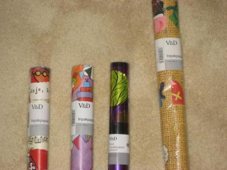 Sinterklaas inpakpapier V&D nieuw in folie 4 rollen, Diversen, Sinterklaas, Nieuw, Ophalen of Verzenden