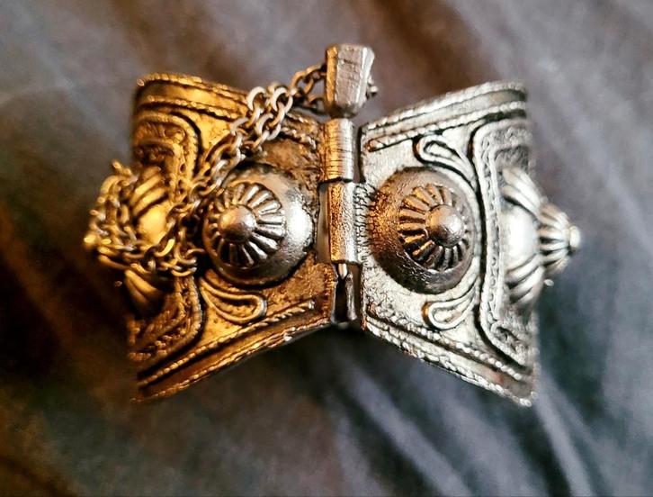 Zware vintage ethnische armband, afkomst onbekend..., Sieraden, Tassen en Uiterlijk, Antieke sieraden, Armband, Overige materialen