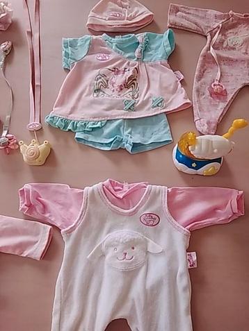 Baby Annabell kleertjes en diversen.  beschikbaar voor biedingen