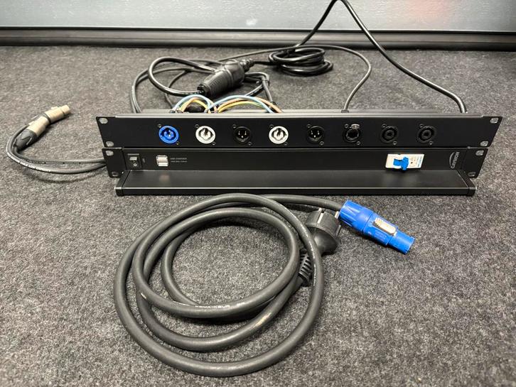 Stroomverdeler voorzien van usb lader en rack verlichting., Muziek en Instrumenten, Versterkers | Keyboard, Monitor en PA, Zo goed als nieuw