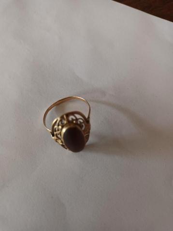 Gouden ring met steen
