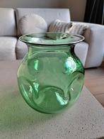 Groene glazen design vaas, vintage, retro, Gebruikt, Ophalen of Verzenden, Glas, Minder dan 50 cm