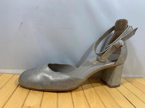 Paul green, maat 41. Sierlijke zilverkleurige sandalen., Kleding | Dames, Schoenen, Zo goed als nieuw, Sandalen of Muiltjes, Overige kleuren