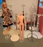 12 standaards en 1 paspop voor Barbie e.d. Koopje!, Verzamelen, Poppen, Gebruikt, Overige typen, Onbekend, Ophalen of Verzenden