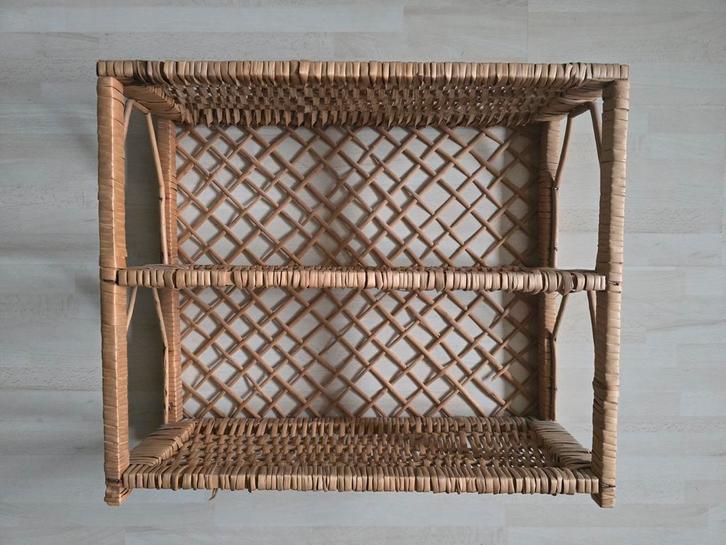 Rotan Opbergkastje - 43 hoogte x 46 x 16 cm, Huis en Inrichting, Woonaccessoires | Wandplanken en Boekenplanken, Gebruikt, Ophalen of Verzenden