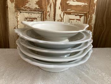 5x Brocante witte ronde schalen / Wellington ? beschikbaar voor biedingen