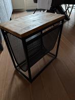 Te koop Bijzettafel/ krantenbak, Minder dan 55 cm, Zo goed als nieuw, Rechthoekig, Hout