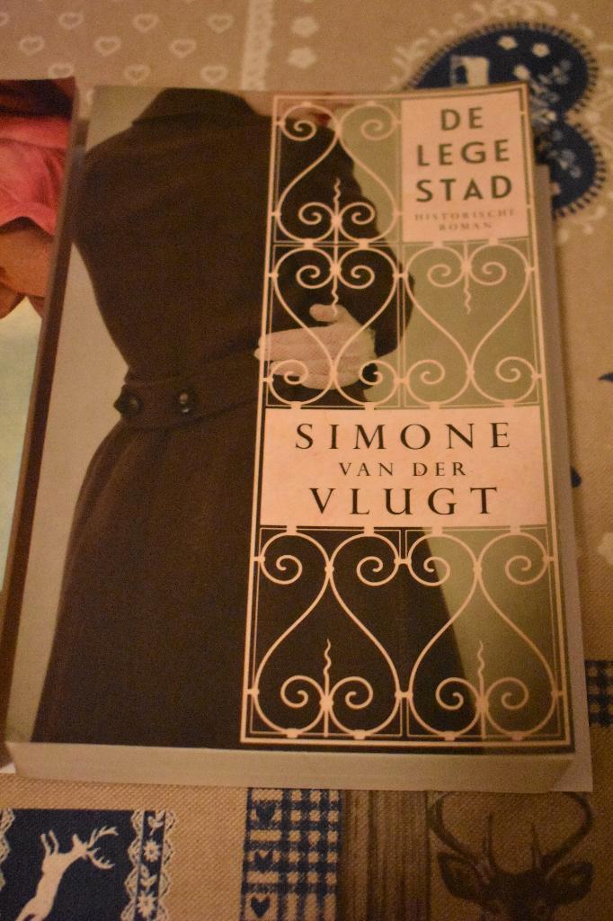 historische romans van Simone van der Vlugt, € 3,00 per stuk, Boeken, Romans, Zo goed als nieuw, Ophalen of Verzenden