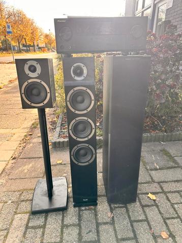 Zwarte geluidsinstallatie beschikbaar voor biedingen