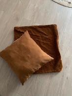 2 Bruine Rib Kussens - Mooie Decoratie, Ophalen of Verzenden, Zo goed als nieuw, Bruin, Vierkant