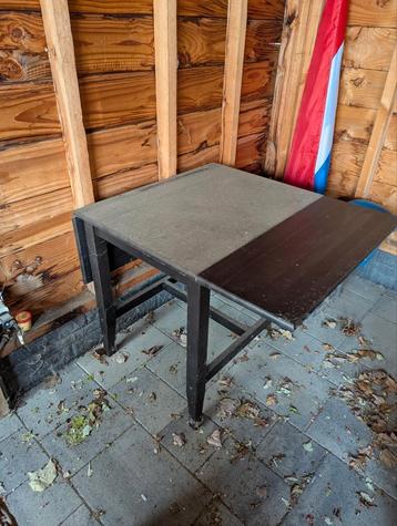 Compacte eettafel inklapbaar. beschikbaar voor biedingen